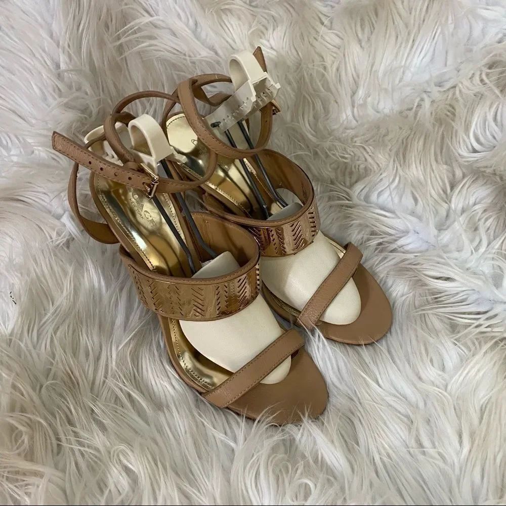 COACH HADLEY tan leather with gold herringbone straps heel sandals 9
